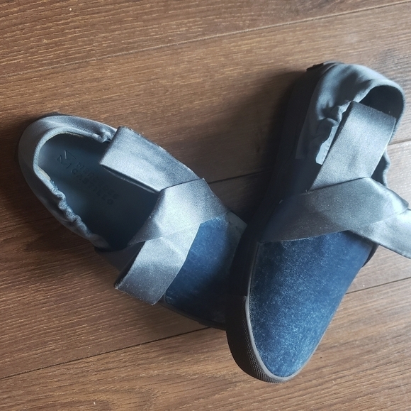 Mercedes Castillo MC Jamilla Slip On Sneakers - Picture 6 of 11